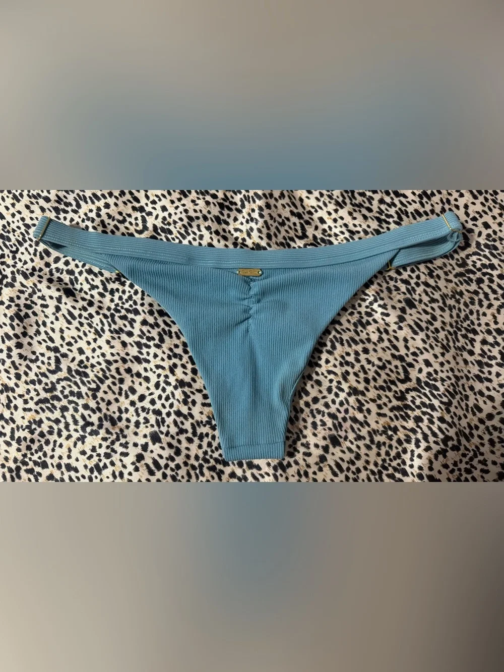 Frankies Bikinis size nwot
